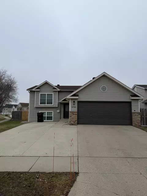 5743 18th St S, Fargo, ND 58104