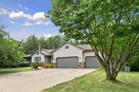 39074 Riverside Ct, North Branch, MN 55056