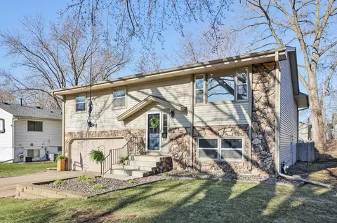 1605 Hillsboro Ave, Golden Valley, MN 55427