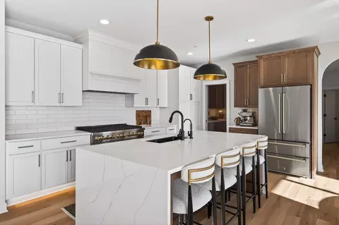 2388 Laurie Ct, Roseville, MN 55113