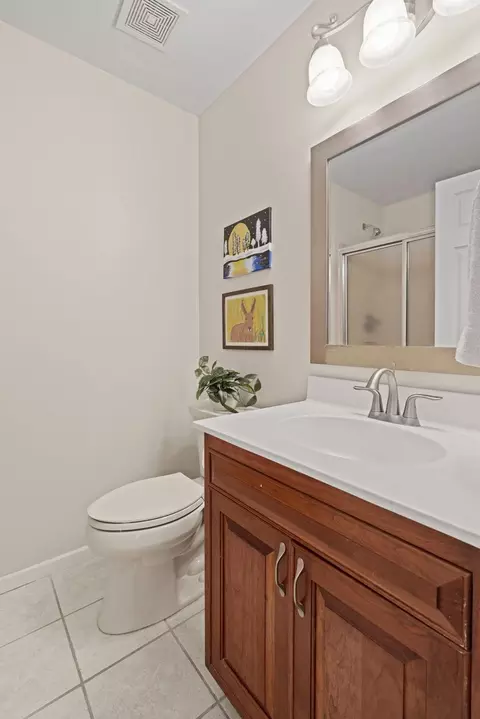Bath - 5465 Gideons Ln, Excelsior, MN 55331 photo 4 of 4