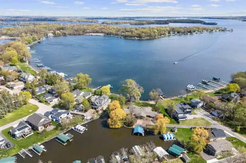 View/Area - 5465 Gideons Ln, Excelsior, MN 55331 photo 3 of 4