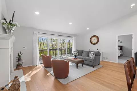 Living - 5465 Gideons Ln, Excelsior, MN 55331 photo 2 of 5