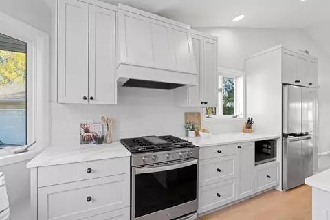 Kitchen - 5465 Gideons Ln, Excelsior, MN 55331 photo 3 of 3
