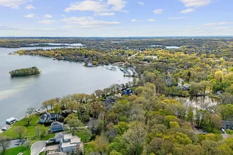 View/Area - 5465 Gideons Ln, Excelsior, MN 55331 photo 4 of 4