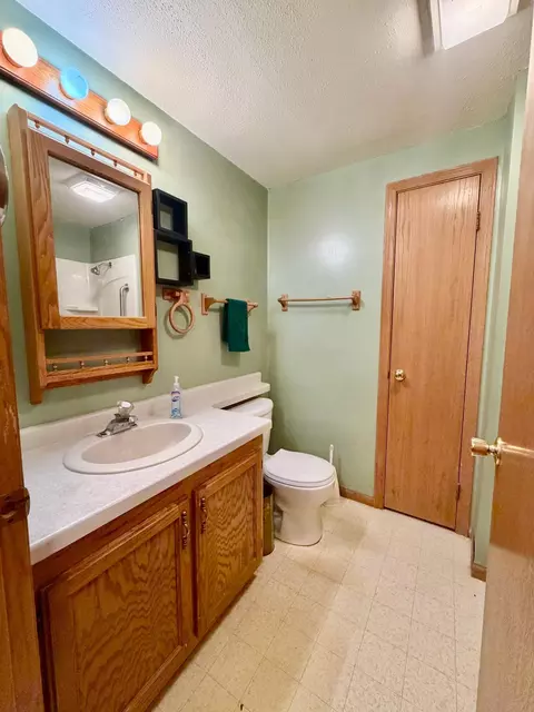 Bath - 52 Deer Path Rd, Tracy, MN 56175 photo 3 of 5