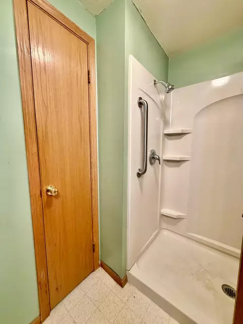 Bath - 52 Deer Path Rd, Tracy, MN 56175 photo 4 of 5