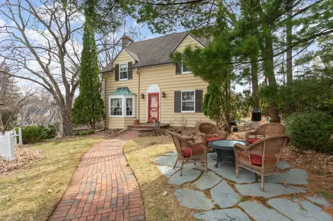 5420 Woodcrest Dr, Edina, MN 55424