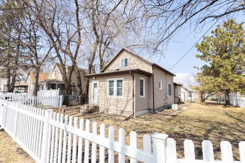 1422 2nd Ave N, Moorhead, MN 56560