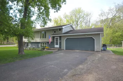 3995 Stockdale Dr, Vadnais Heights, MN 55127
