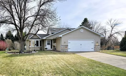 9243 Queens Gdns N, Brooklyn Park, MN 55443
