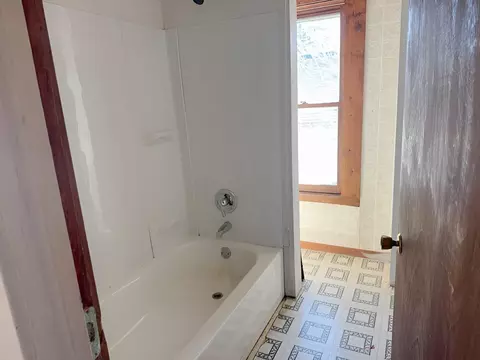 Bath - 1708 Laurel St, Brainerd, MN 56401 photo 1 of 2