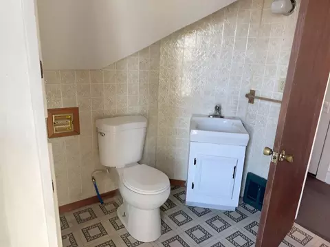 Bath - 1708 Laurel St, Brainerd, MN 56401 photo 2 of 2
