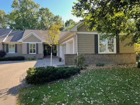 10013 Waterfront Dr, Woodbury, MN 55129
