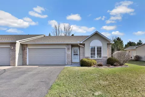 897 Evergreen Ct, Vadnais Heights, MN 55127