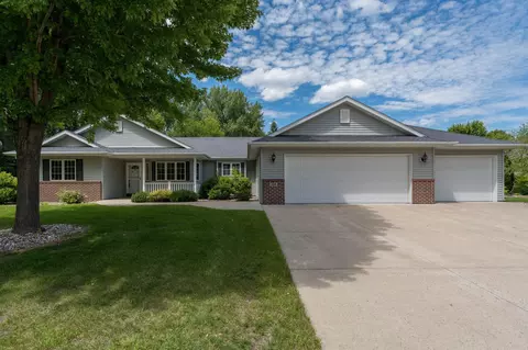 100 Crystal Ln, Mankato, MN 56001