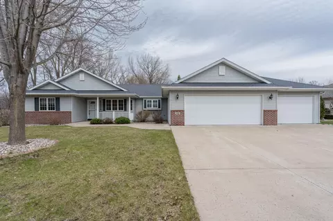 100 Crystal Ln, Mankato, MN 56001