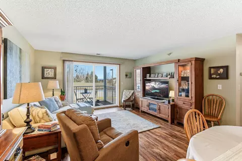 300 Whispering Ln #207, Hastings, MN 55033