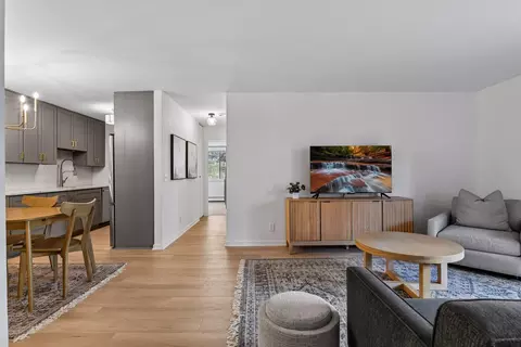 215 Barry Ave S #202, Wayzata, MN 55391