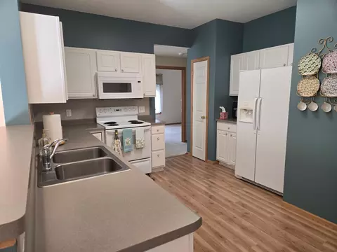 6889 Folkestone Rd #711, Apple Valley, MN 55124