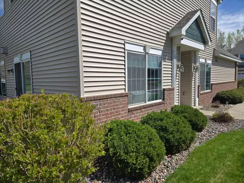 6889 Folkestone Rd #711, Apple Valley, MN 55124