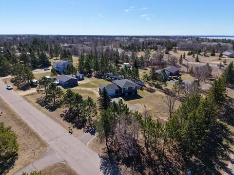 2416 Pearl Dr NE, Bemidji, MN 56601
