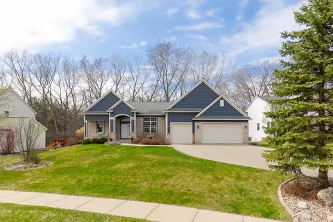 9172 Braxton Dr, Eden Prairie, MN 55347