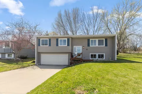 112108 Haering Cir, Chaska, MN 55318