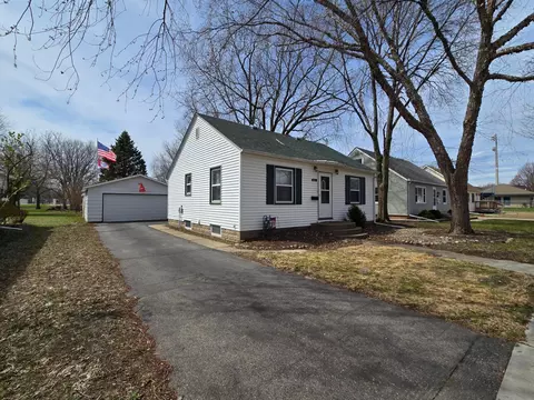 418 Skaro St, Saint Peter, MN 56082