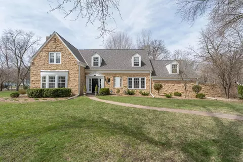 1128 Carney Ave, Mankato, MN 56001