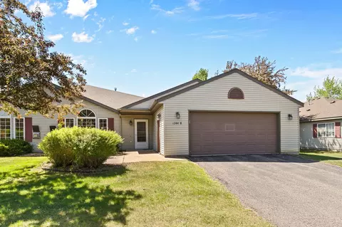 1344 Carriage Dr #1344-B, Hudson, WI 54016