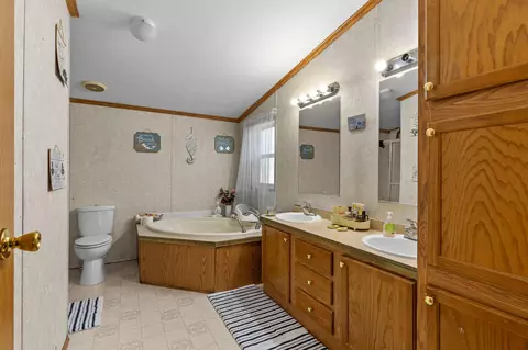 Bath - 511 Elm St E, Buffalo, MN 55313 photo 1 of 3