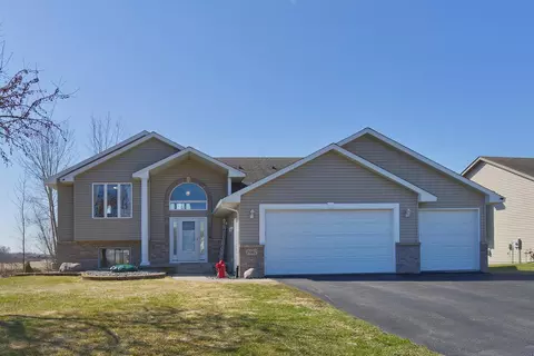 1007 Bluestem Ln, Lester Prairie, MN 55354