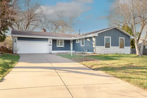 4608 W 99th St, Bloomington, MN 55437