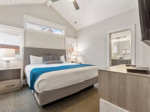 Bedroom - 6916 Beach View Lane Northwest, Walker, MN 56484 photo 1 of 6