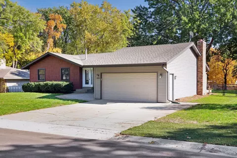 6802 Cottonwood Ln N, Maple Grove, MN 55369