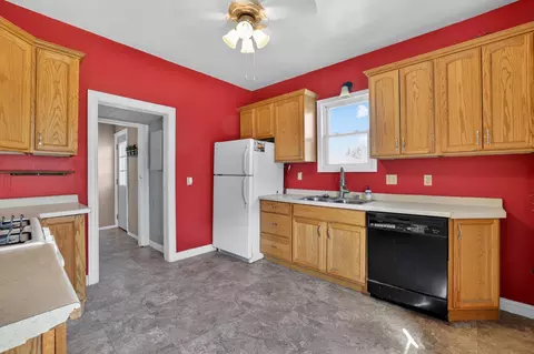 Kitchen - 640 2nd Ave NW, Plainview, MN 55964 photo 3 of 3