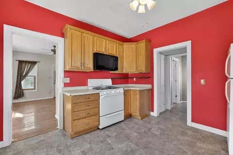 Kitchen - 640 2nd Ave NW, Plainview, MN 55964 photo 2 of 3