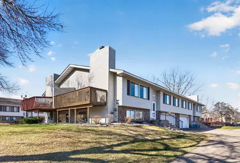 980 Greenhaven Dr, Vadnais Heights, MN 55127