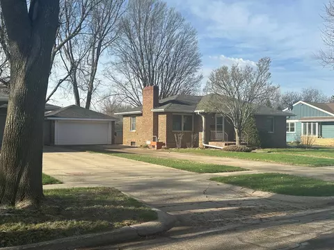 413 W Bishop St, Luverne, MN 56156