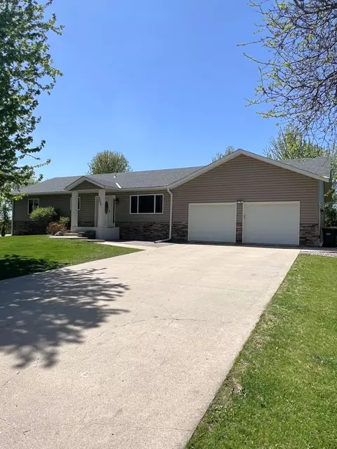 4806 22nd St NE, Willmar, MN 56201