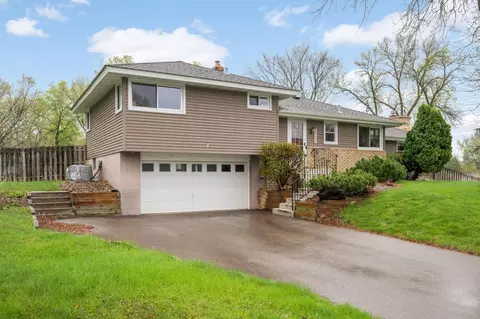 5703 Oakview Ln, Minnetonka, MN 55345