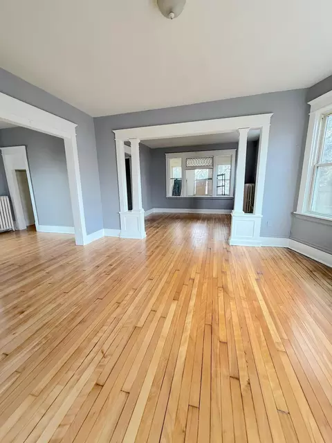 651 Ivy Ave E, Saint Paul, MN 55106