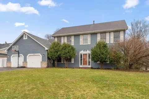 10129 Horseshoe Trl, Eden Prairie, MN 55347