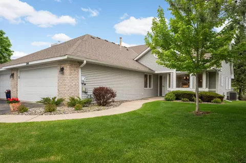 7160 Oak Pointe Curv, Bloomington, MN 55438