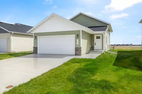 7791 Cub Creek Way, Horace, ND 58047