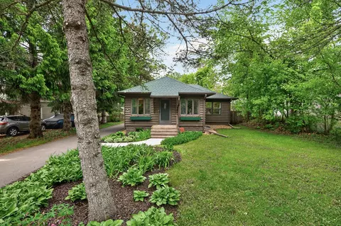 944 Mahtomedi Ave, Mahtomedi, MN 55115