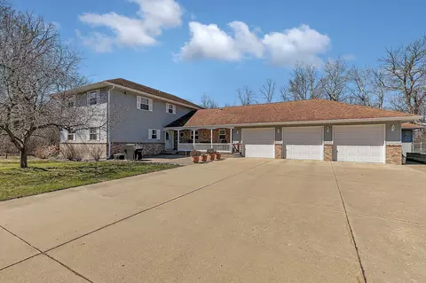 17425 Northwood Dr, Paynesville, MN 56362