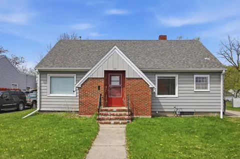 1221 5th St S, Moorhead, MN 56560