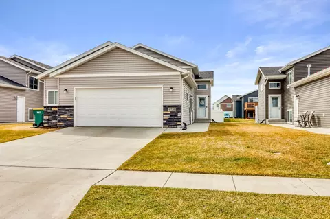 6726 69th Ave S, Horace, ND 58047